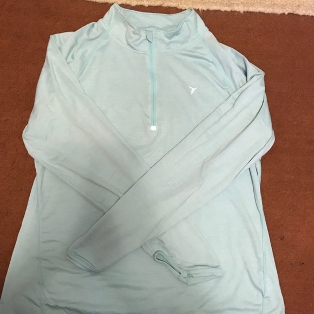 Lightweight‎ workout pullover